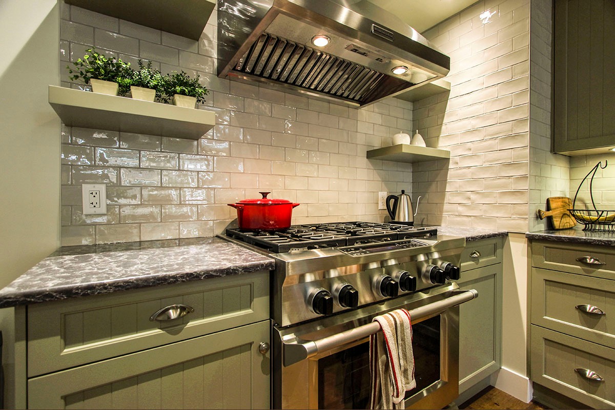Kelowna Bed & Breakfast (CHATHAM HOUSE) Kelowna,, Canada Best Price