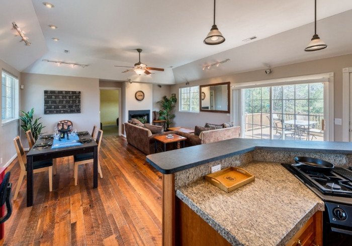 Glass House Winery Bed and Breakfast 