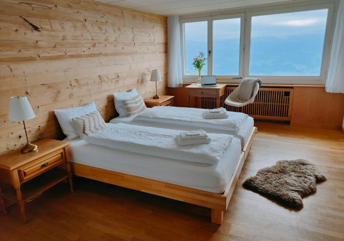 Superior with Lake and Alpine View — Bild 1