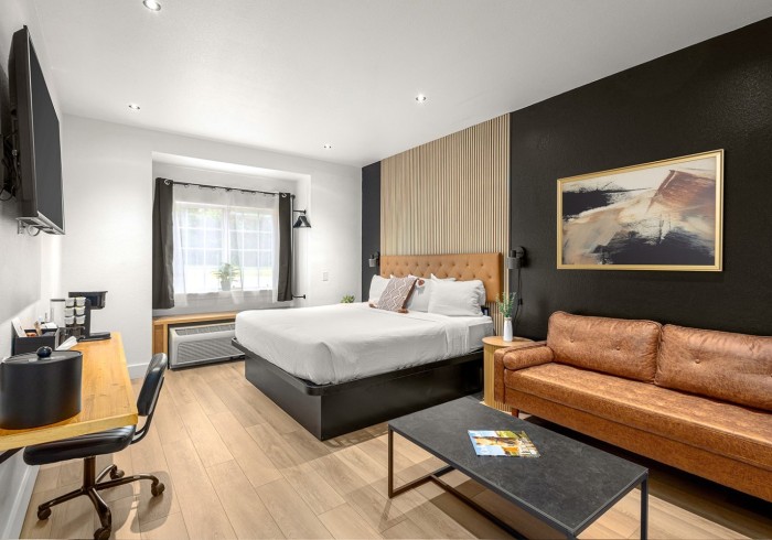 Explorer King Suite