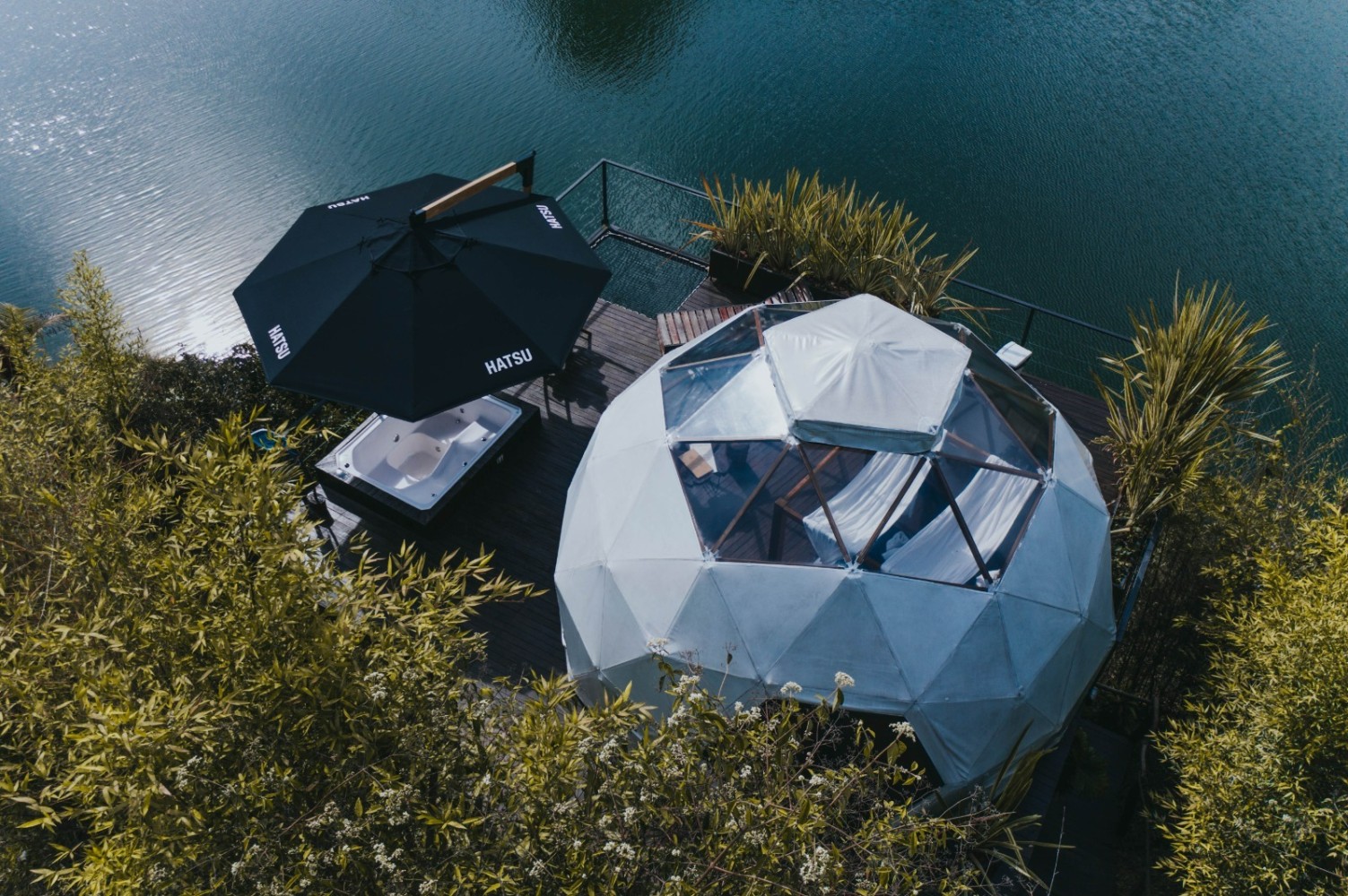 LAKE SUITE 6